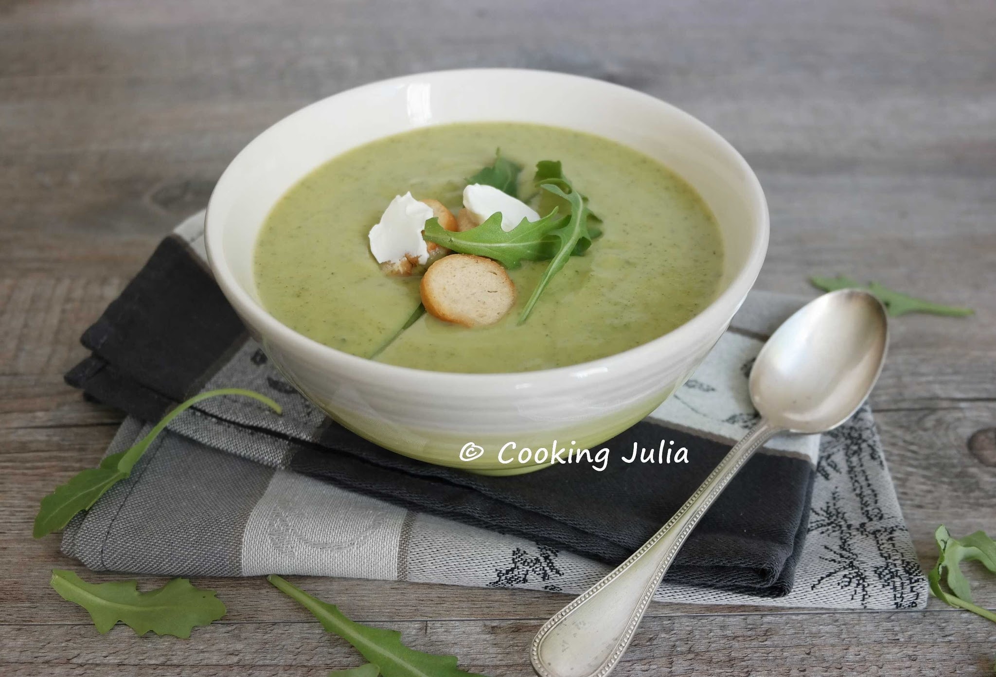 VELOUTÉ DE COURGETTE ET ROQUETTE