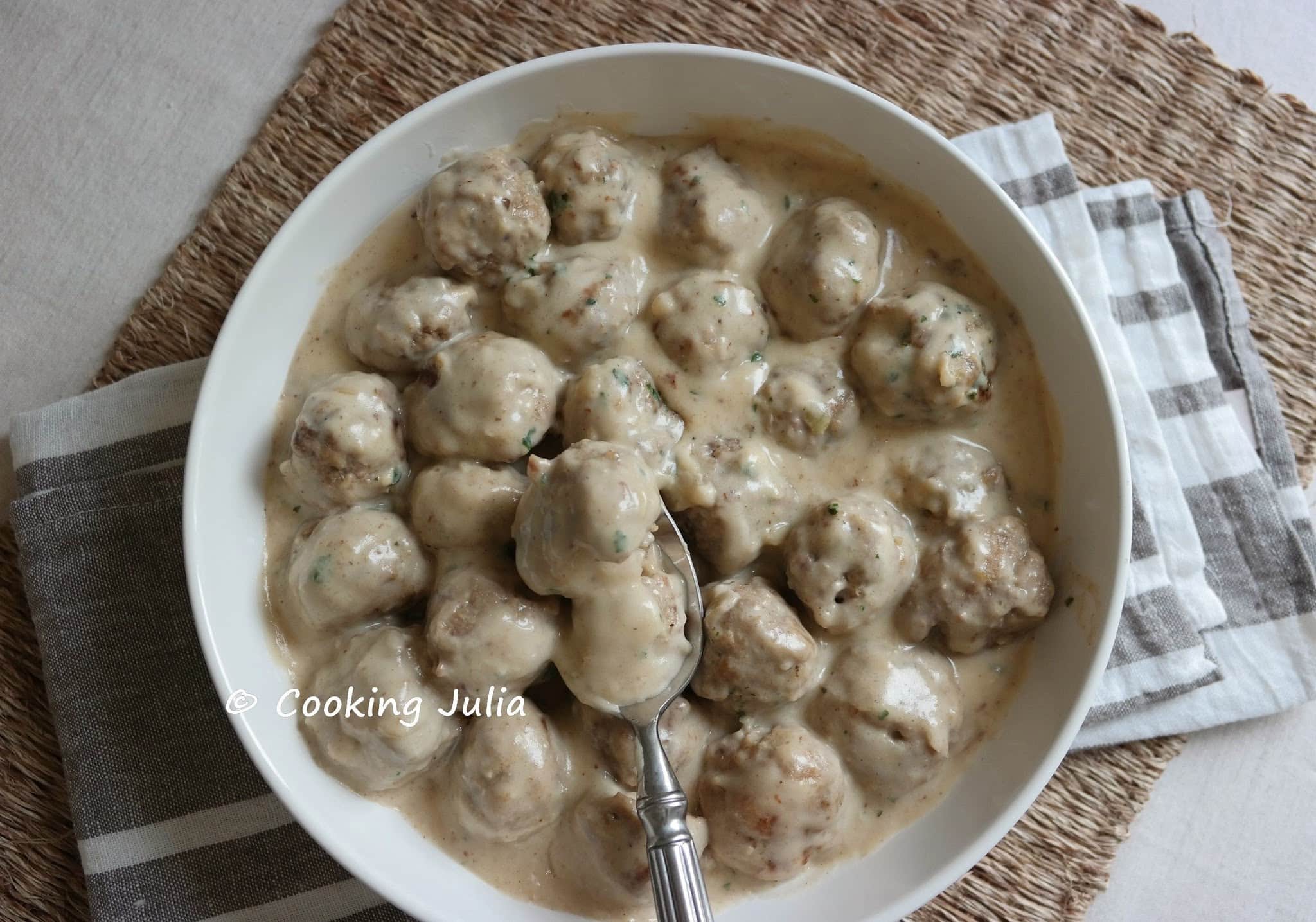 BOULETTES DE VIANDE À LA SUÉDOISE