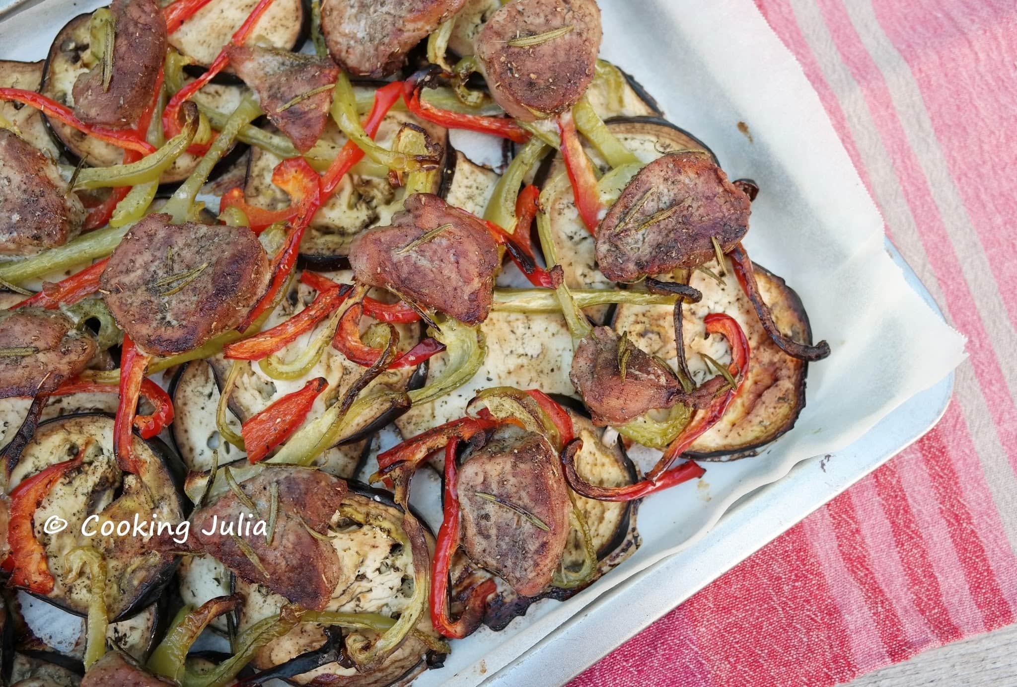 PORC MARINÉ AU ROMARIN ET SES LÉGUMES RÔTIS