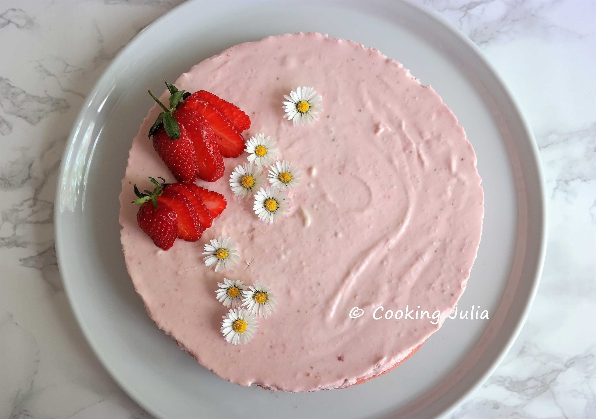CHEESECAKE À LA FRAISE SANS CUISSON