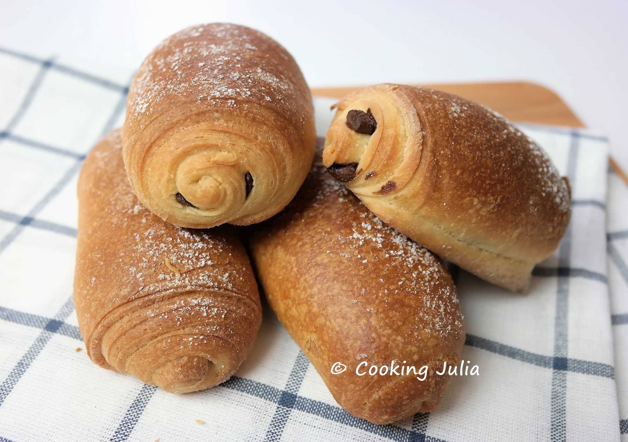 PAINS AU CHOCOLAT ILLUSION
