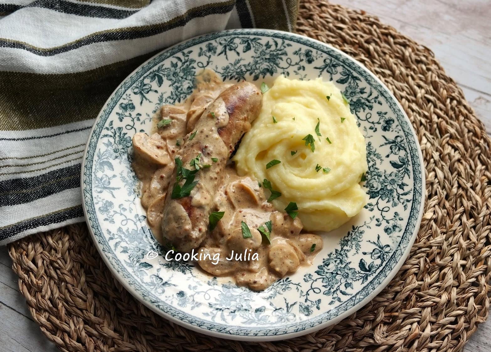 Saucisses de Toulouse à la moutarde et aux champignons