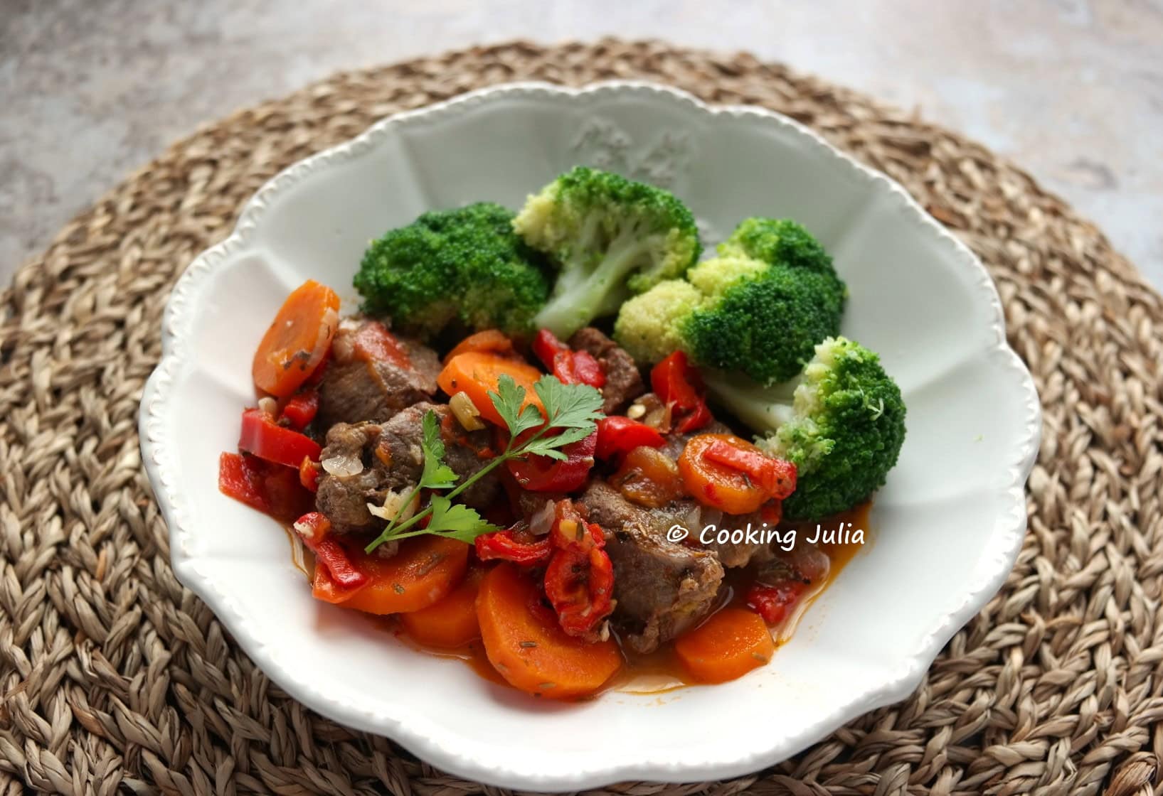 SAUTÉ DE VEAU AUX LÉGUMES