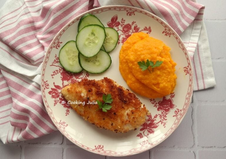 Escalopes de poulet panées et purée de carottes et pommes de terre