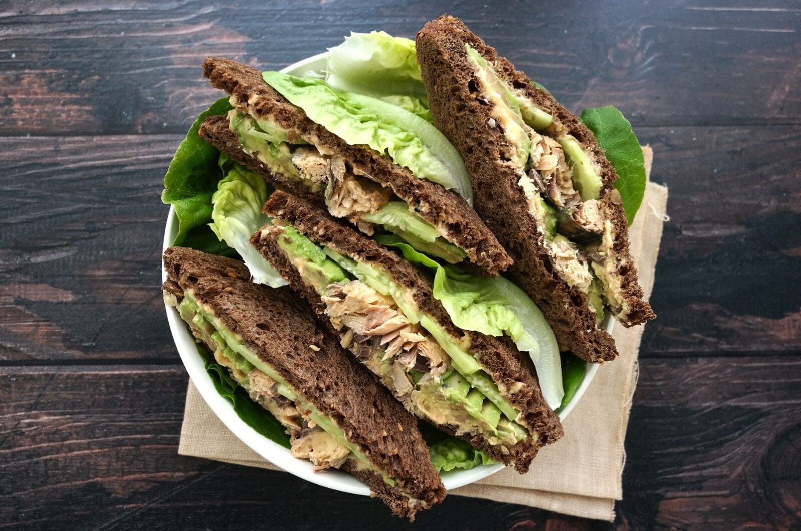 Sandwich au maquereau et crudités
